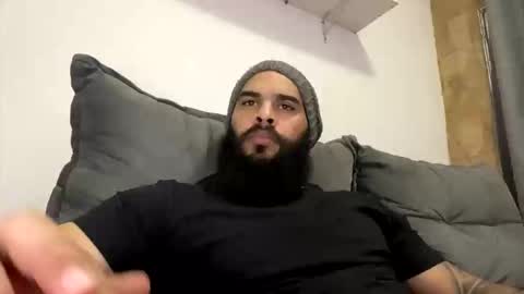 Snapshot of beardmax chatting on 12/21/25, 04:08 Min online show from 12/21/25, 04:08