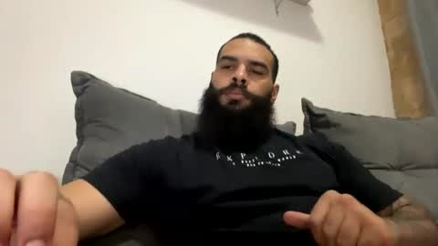 Snapshot of beardmax chatting on 02/10/26, 06:06 Min online show from 02/10/26, 06:06