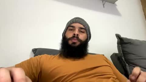 Snapshot of beardmax chatting on 02/15/26, 08:49 Min online show from 02/15/26, 08:49