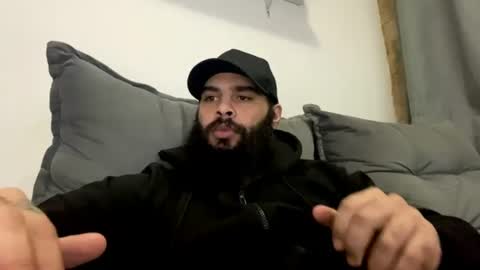 Snapshot of beardmax chatting on 06/23/26, 04:43 Min online show from 06/23/26, 04:43