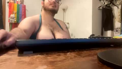 Snapshot of bearmoon820430 chatting on 11/17/25, 03:34 bearmoon820430 online show from 11/17/25, 03:34