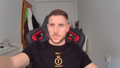 Snapshot of beastcumcam chatting on 03/20/26, 03:17 beastcumcam online show from 03/20/26, 03:17