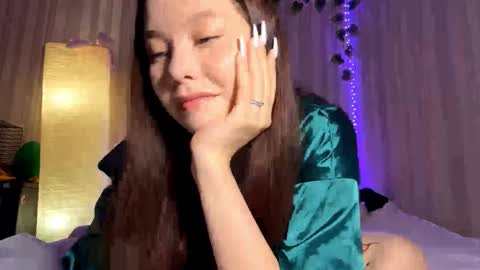 Snapshot of beataschielke chatting on 02/21/26, 12:06 Bella online show from 02/21/26, 12:06