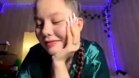 Snapshot of beataschielke chatting on 02/22/26, 12:04 Bella online show from 02/22/26, 12:04