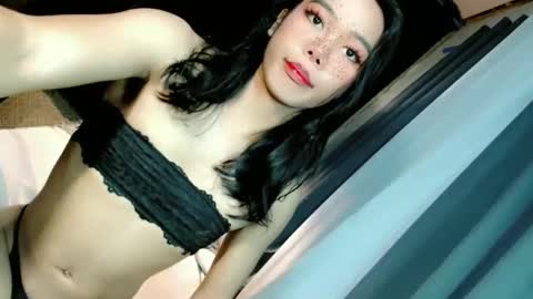 Snapshot of beatrice_luna chatting on 03/23/26, 04:33 beatrice_luna online show from 03/23/26, 04:33