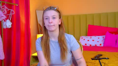 Snapshot of beatricebinoche chatting on 03/10/26, 06:29 Beatrice online show from 03/10/26, 06:29