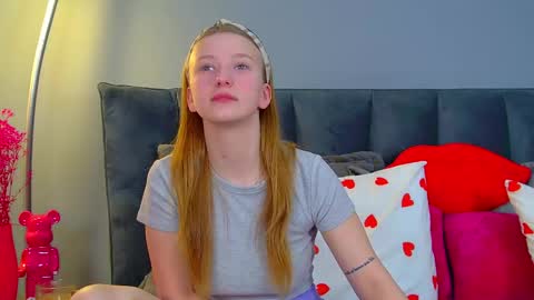 Snapshot of beatricebinoche chatting on 03/11/26, 07:03 Beatrice online show from 03/11/26, 07:03