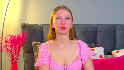 Snapshot of beatricebinoche chatting on 03/18/26, 06:38 Beatrice online show from 03/18/26, 06:38