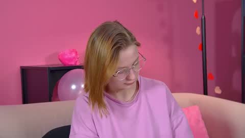 Snapshot of beatricebinoche chatting on 03/20/26, 06:40 Beatrice online show from 03/20/26, 06:40