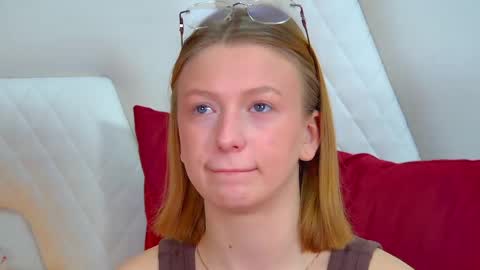 Snapshot of beatricebinoche chatting on 03/31/26, 06:47 Beatrice online show from 03/31/26, 06:47