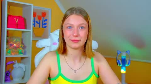 Snapshot of beatricebinoche chatting on 04/07/26, 06:41 Beatrice online show from 04/07/26, 06:41