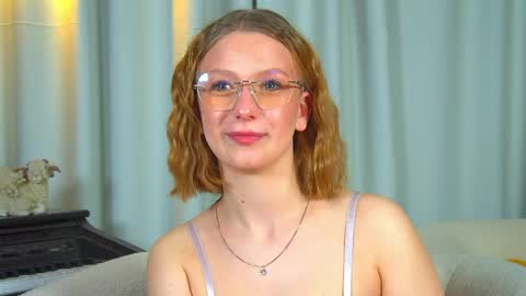 Snapshot of beatricebinoche chatting on 04/08/26, 06:41 Beatrice online show from 04/08/26, 06:41