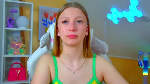 Snapshot of beatricebinoche chatting on 04/21/26, 06:34 Beatrice online show from 04/21/26, 06:34