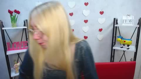 BeatriceFlyy online show from 12/16/24, 09:14