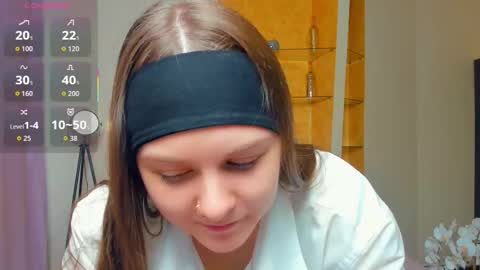 Snapshot of beatrixcutsforth chatting on 10/13/25, 07:41 Beatrix or Triss3 online show from 10/13/25, 07:41