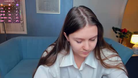 Snapshot of beatrixcutsforth chatting on 10/16/25, 10:05 Beatrix or Triss3 online show from 10/16/25, 10:05