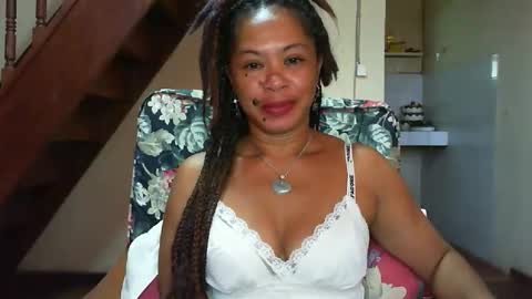 Snapshot of beaute_choco chatting on 03/19/26, 08:18 Eva online show from 03/19/26, 08:18