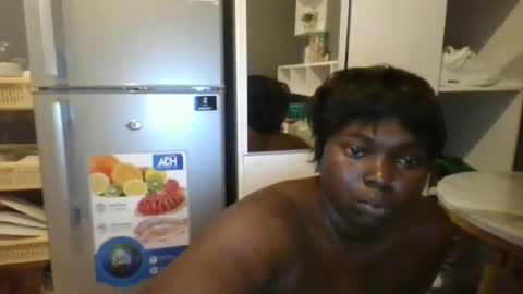 Snapshot of beautie699392 chatting on 02/10/25, 01:22 Lil stunner online show from 02/10/25, 01:22