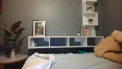 Snapshot of beautie699392 chatting on 02/10/25, 05:52 Lil stunner online show from 02/10/25, 05:52