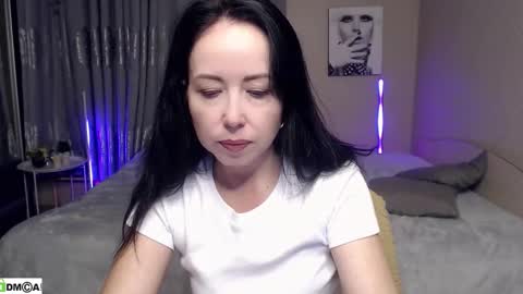 beautiful_moon3 online show from 10/23/25, 12:59