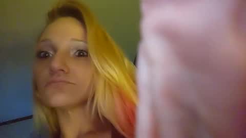 Snapshot of beautifulbaej chatting on 01/18/25, 06:03 Julie Nicole online show from 01/18/25, 06:03