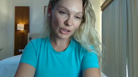 Beautifulkollette online show from 10/15/25, 06:57