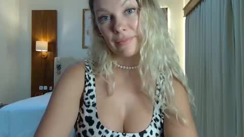 Beautifulkollette online show from 10/16/25, 03:51