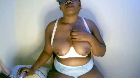 Snapshot of beautifulpeach2 chatting on 02/06/25, 03:37 beautifulpeach2 online show from 02/06/25, 03:37