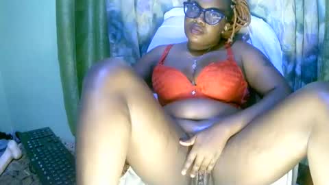 Snapshot of beautifulpeach2 chatting on 02/14/25, 04:04 beautifulpeach2 online show from 02/14/25, 04:04