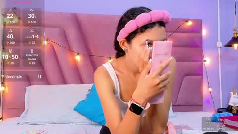 Snapshot of beautifulskinny18 chatting on 10/29/25, 08:21 Shalom online show from 10/29/25, 08:21