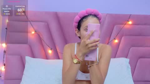 Snapshot of beautifulskinny18 chatting on 11/21/25, 08:29 Shalom online show from 11/21/25, 08:29