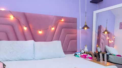 Snapshot of beautifulskinny18 chatting on 12/04/25, 08:28 Shalom online show from 12/04/25, 08:28