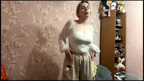 Snapshot of beautifultips chatting on 04/09/26, 03:28 Mia online show from 04/09/26, 03:28