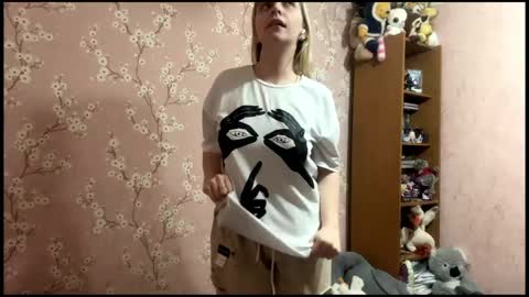 Snapshot of beautifultips chatting on 04/23/26, 03:36 Mia online show from 04/23/26, 03:36