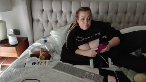 Snapshot of beauty4agent chatting on 12/06/24, 07:56 beauty4agent online show from 12/06/24, 07:56