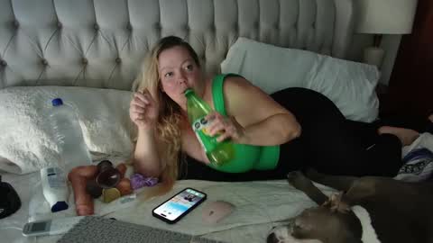 Snapshot of beauty4agent chatting on 12/11/24, 10:16 beauty4agent online show from 12/11/24, 10:16