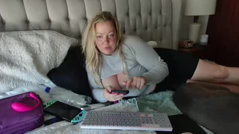 Snapshot of beauty4agent chatting on 12/30/24, 08:47 beauty4agent online show from 12/30/24, 08:47