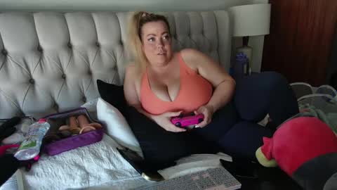 Snapshot of beauty4agent chatting on 03/04/25, 07:22 beauty4agent online show from 03/04/25, 07:22