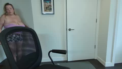 Snapshot of beauty4agent chatting on 09/26/25, 07:51 beauty4agent online show from 09/26/25, 07:51