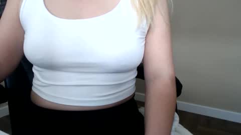 Snapshot of beauty_annyta chatting on 04/22/26, 07:55 beauty_annyta online show from 04/22/26, 07:55