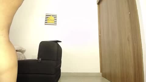 Snapshot of beauty_ass_69 chatting on 02/07/25, 12:42 NATHALIA online show from 02/07/25, 12:42