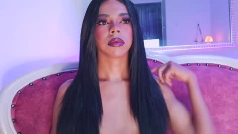 Snapshot of beauty_doll01 chatting on 07/16/26, 02:12 Leydi online show from 07/16/26, 02:12