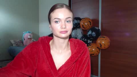 Snapshot of beauty_fruity chatting on 11/12/25, 11:10 Maria online show from 11/12/25, 11:10