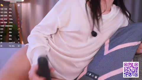 Snapshot of beauty_fuel chatting on 04/01/26, 01:41 Polly online show from 04/01/26, 01:41