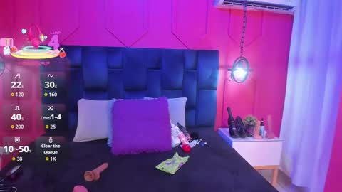 Snapshot of beauty_milf4 chatting on 12/18/25, 11:27 Chantall online show from 12/18/25, 11:27