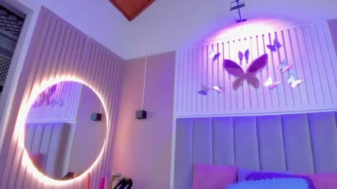 Snapshot of beauty_milf4 chatting on 01/17/26, 03:22 Chantall online show from 01/17/26, 03:22