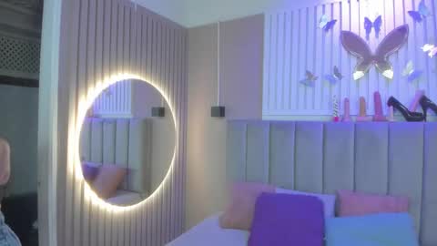 Snapshot of beauty_milf4 chatting on 02/22/26, 03:29 Chantall online show from 02/22/26, 03:29