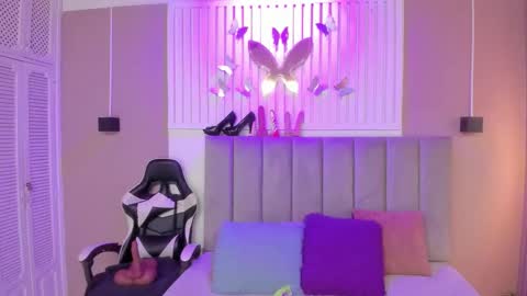 Snapshot of beauty_milf4 chatting on 02/24/26, 03:26 Chantall online show from 02/24/26, 03:26