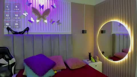 Snapshot of beauty_milf4 chatting on 07/15/26, 11:48 Chantall online show from 07/15/26, 11:48