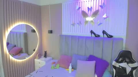 Snapshot of beauty_milf4 chatting on 07/31/26, 11:42 Chantall online show from 07/31/26, 11:42